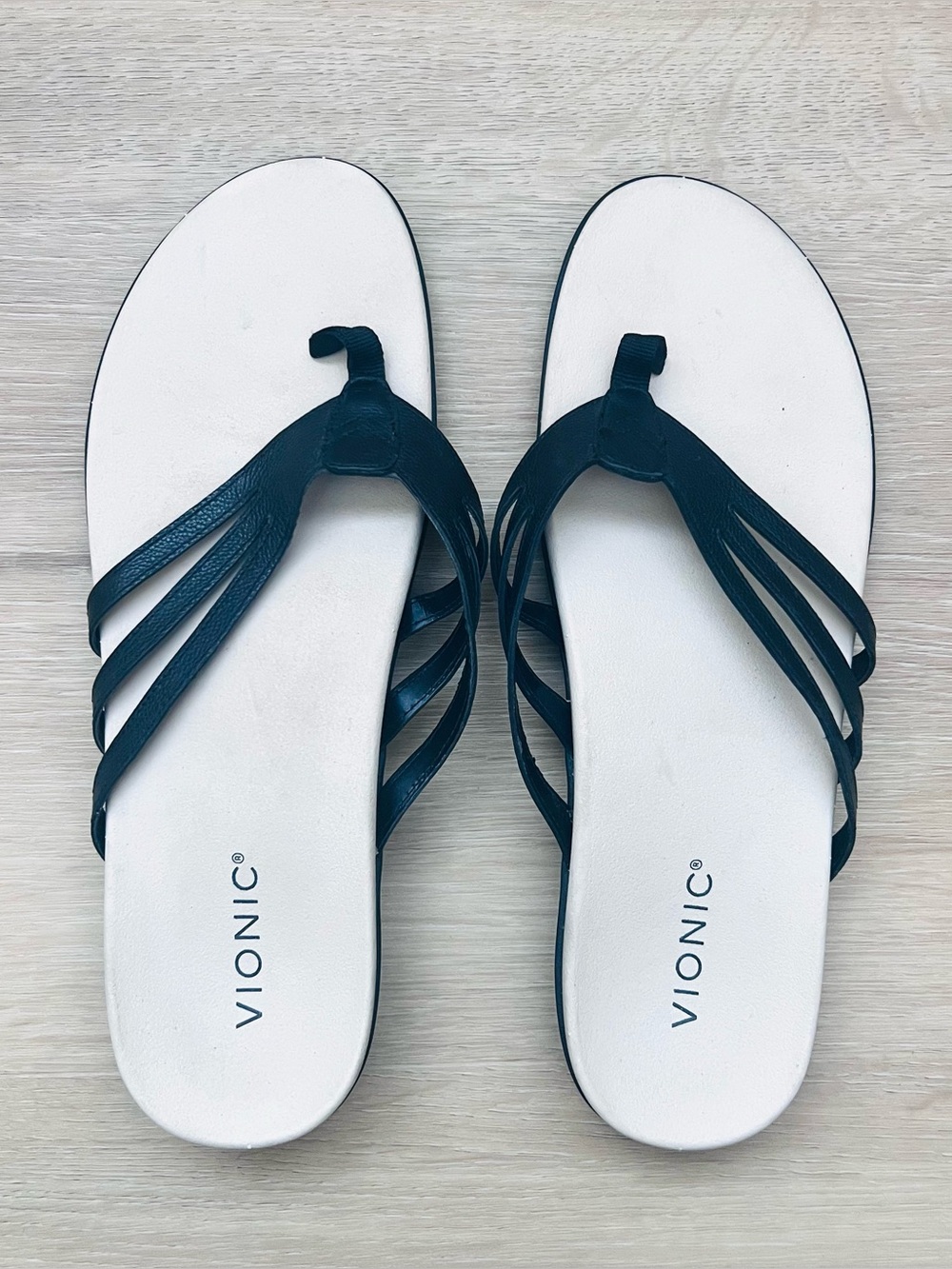 Vionic Alta T-Strap Black Leather Sandals Women’s Size 11
